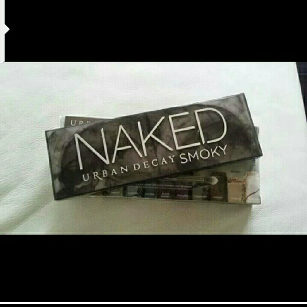 🌷URBAN DECAY SMOKY🌷